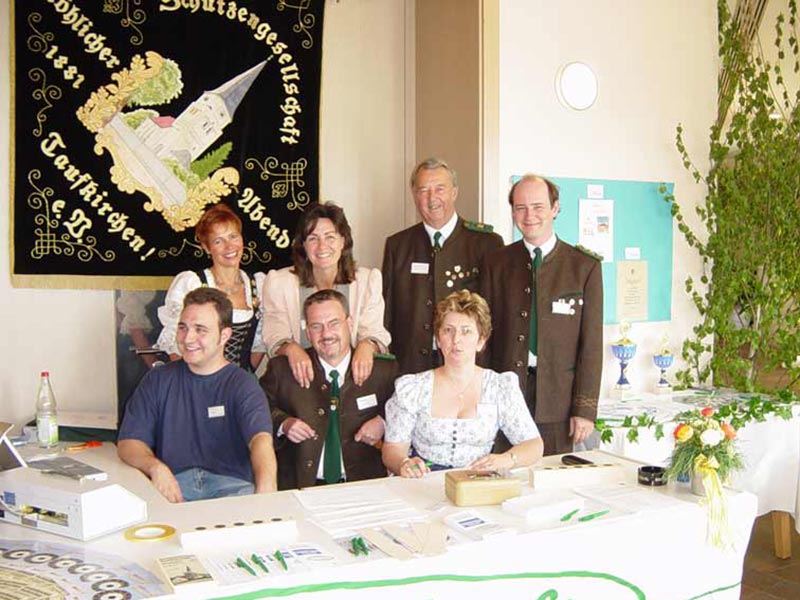 Unser „Gläserner Schießstand“ Gewerbeschau 2003