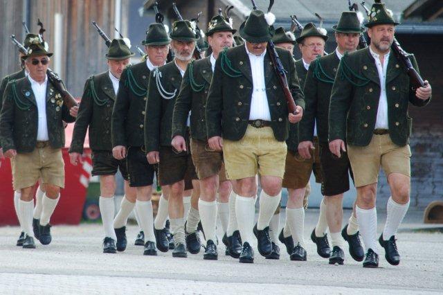 Salutzug Jahresübung 2013