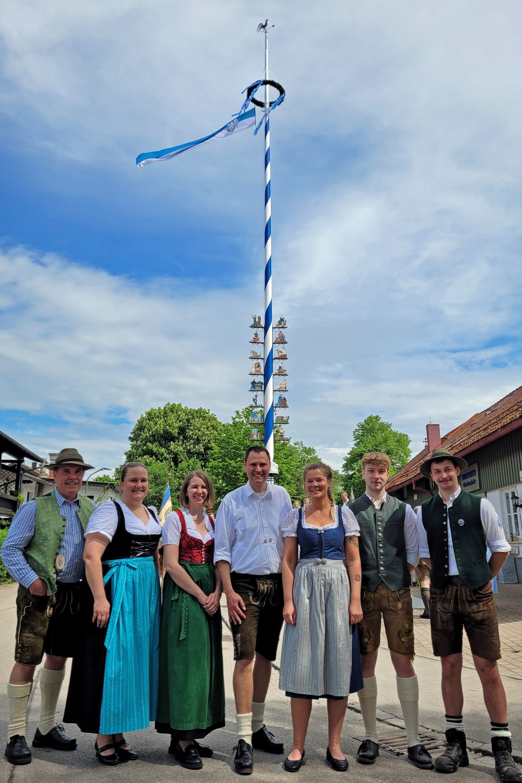 Unterstützung beim Maibaum 2025