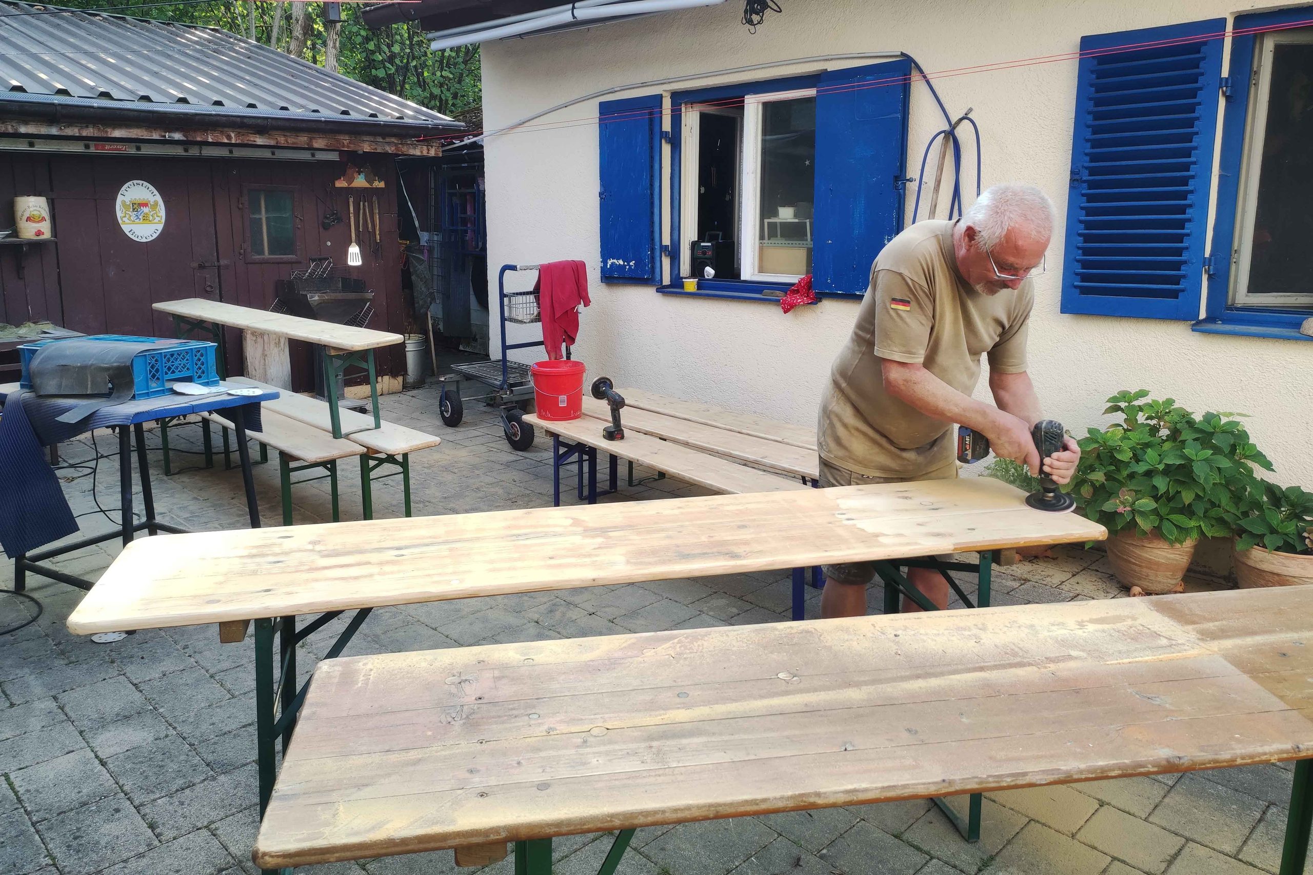 Biertischgarnituren werden „aufgehübscht“